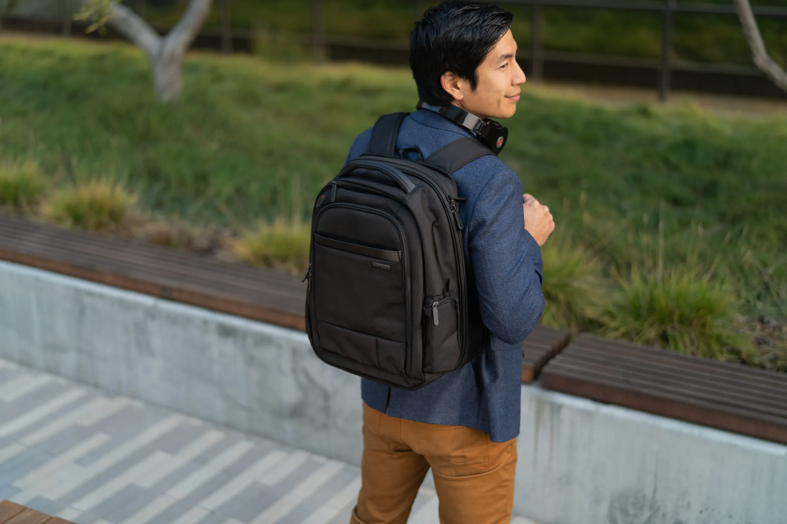 Kensington Contour 2.0 Pro Business 15.6" Laptop Backpack